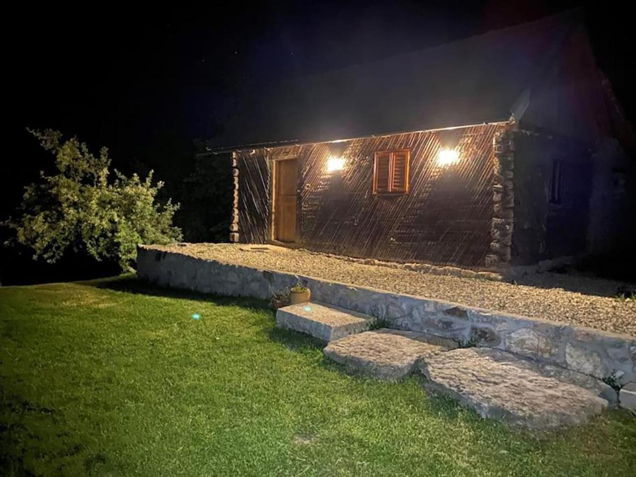 Salas U Bregu In Cheile Carasului Crasova 외부 사진